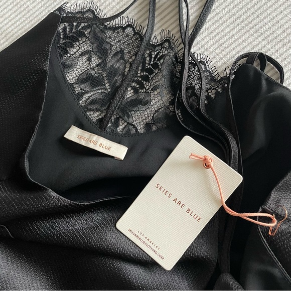 V110 SKIES ARE BLUE Silky Lace Camisole Tank - Picture 4 of 7